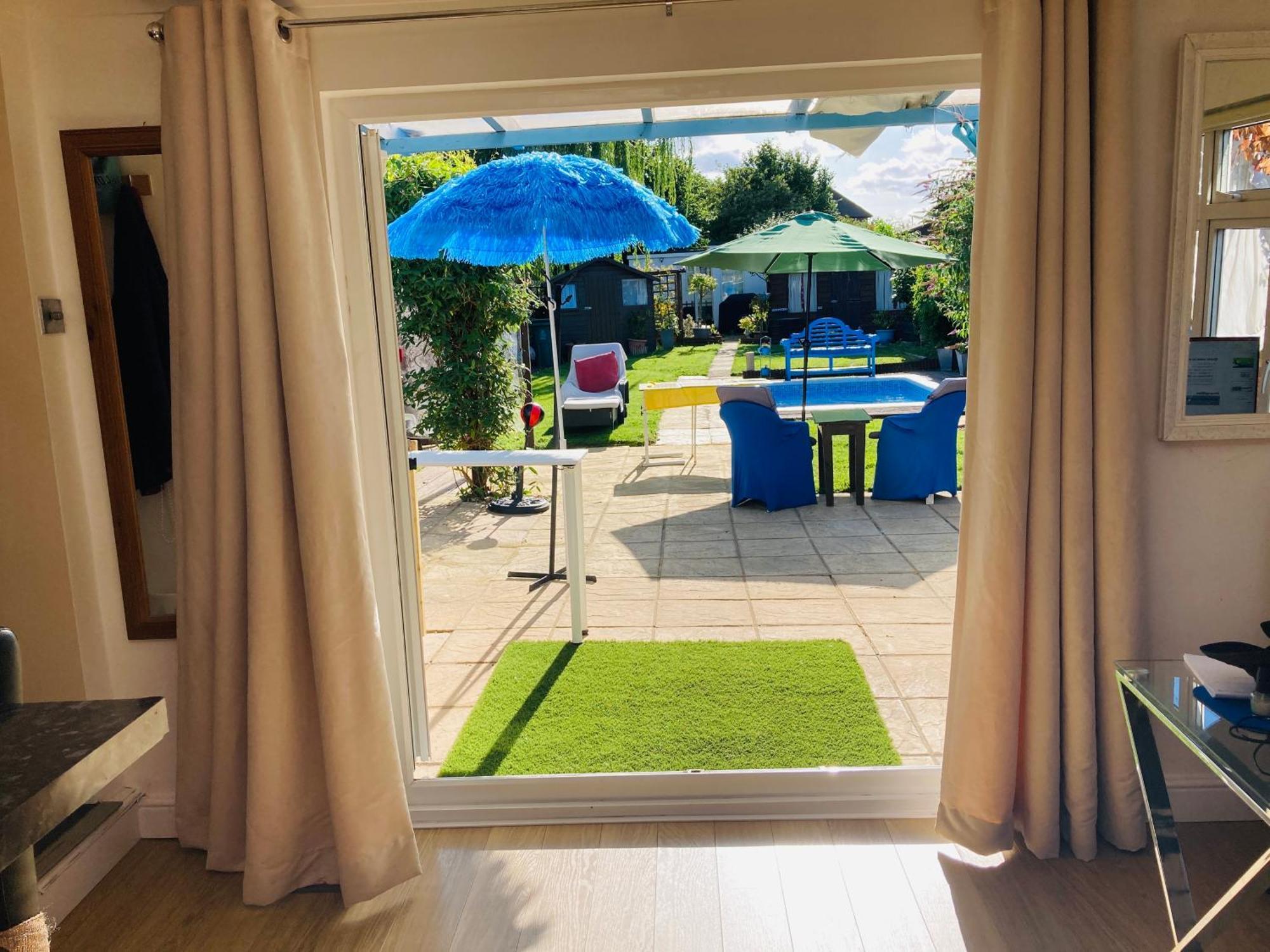 Modern Bungalow With Private Swimming Pool Maidenhead Eksteriør billede